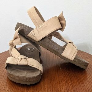 NWOT Journey + Crew Xandra Beige Sandal Size 6.5